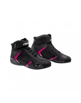 Ghete moto Roadster femei All Season Ixon model Gambler WP LS 100% waterproof - Negru/Fuchsia (roz)